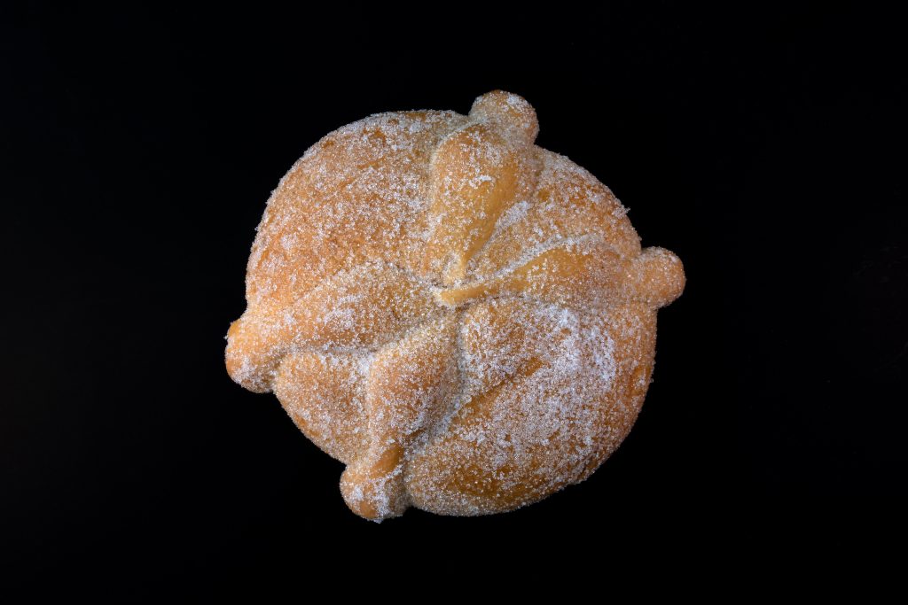 Pan de muerto with sugar
